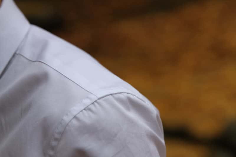 test-oxence-paris-chemise-homme-mousquetaire-tenue-formelle-epaule