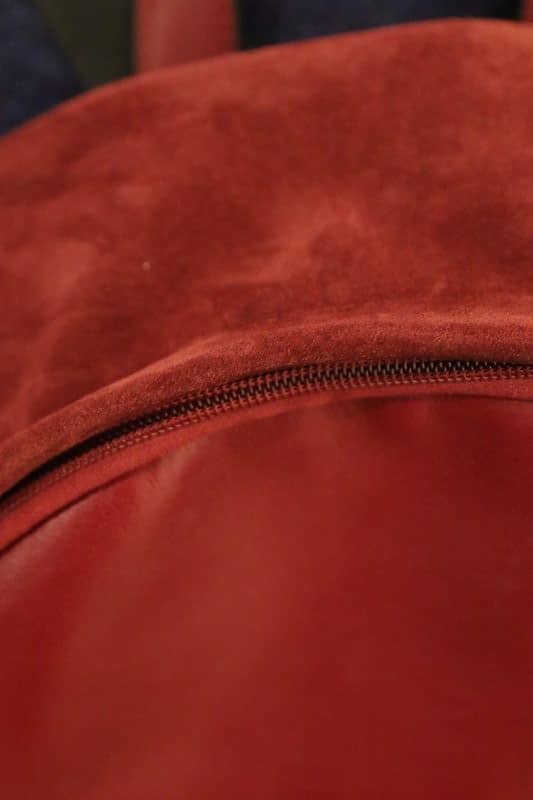 test-leo-violette-leather-backpack-bordeau-maroquinerie-homme-contraste