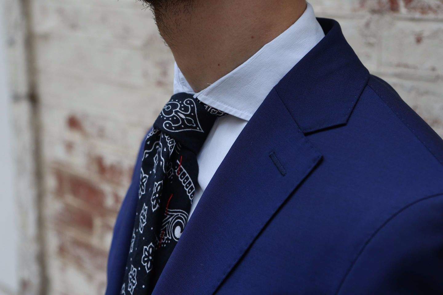 test-cravate-homme-cinabre-fantaisie-bandana-tenue-details