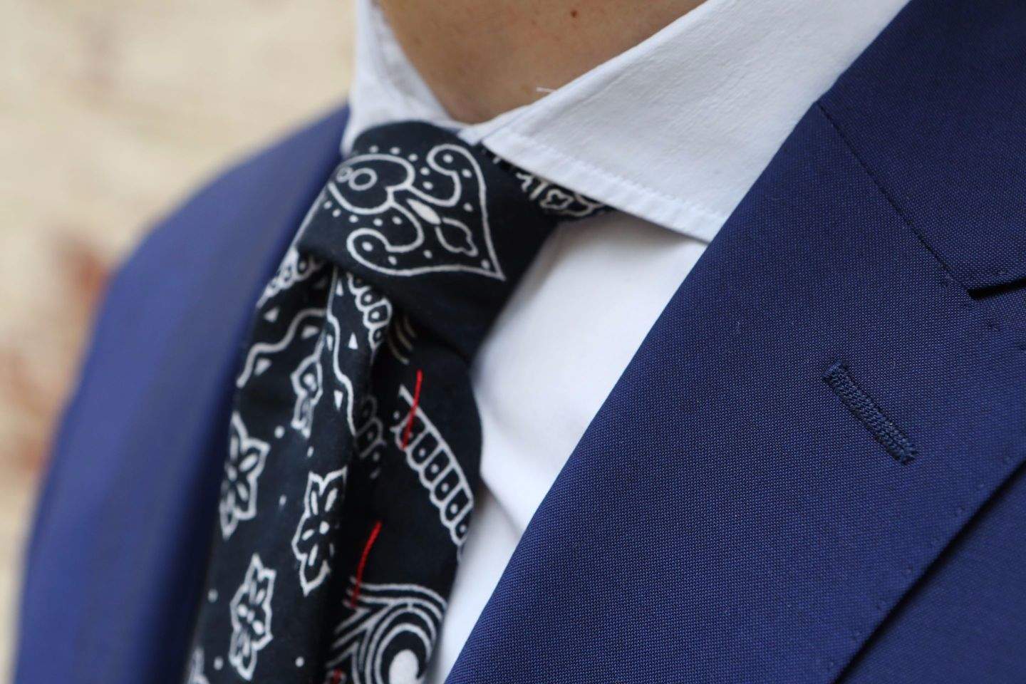 test-cravate-homme-cinabre-fantaisie-bandana-tenue-details-2