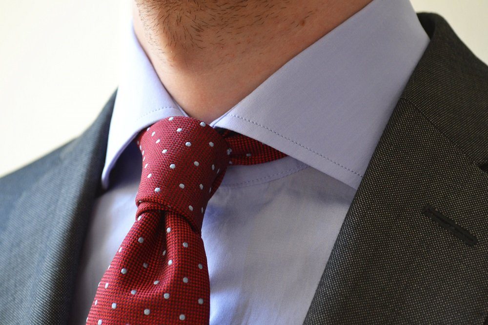 cravate-howards-tenue-business-parfaite-conseils-de-style-jamais-vulgaire