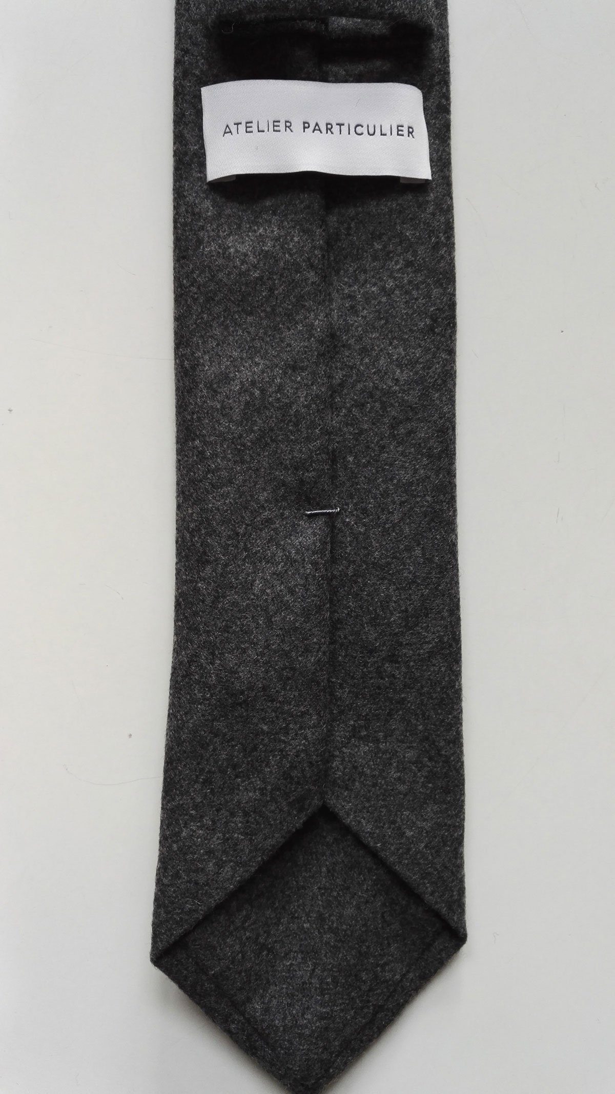 tenue business parfaite test atelier particulier cravate flanelle fil tension twiste