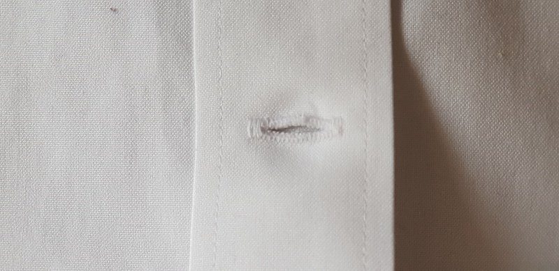 article-uniqlo-chemise-non-iron-boutonniere-horizontal