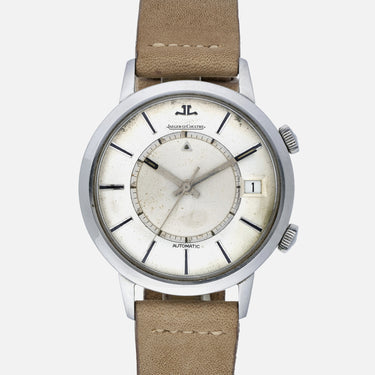 Reproduction of a vintage steel Memovox on a beige strap