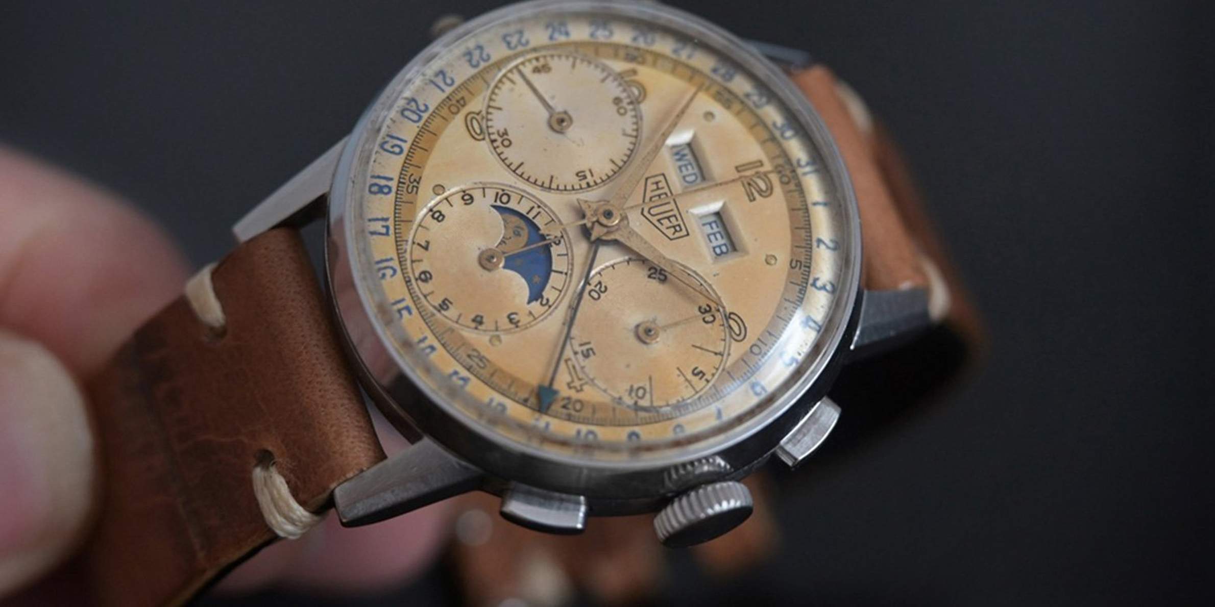 Chronographe Heuer vintage au cadran crème tropical