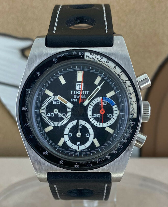 Tissot PR 516 Chronograph des années 1970, équipé d’un mouvement Valjoux à came (7734) et affichant une échelle tachymétrique et pulsométrique combinée.