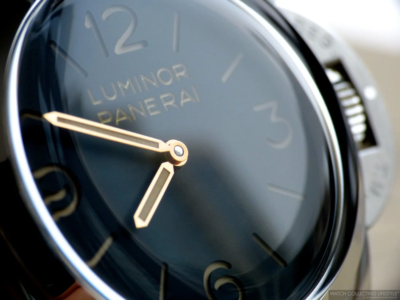 Panerai Luminor 1950 3 Days PAM 372 Armbanduhr bei der redaktionellen Aufnahme von Watch Collecting Lifestyle